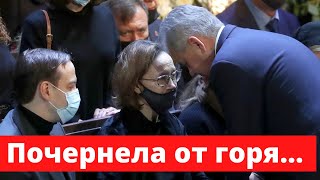 Вдова Василия Ланового почернела от горя