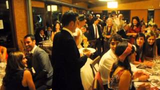 Los novios cortando la Tarta. Boda Álex y Sara.