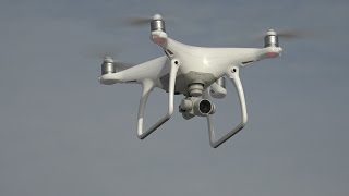 Квадрокоптер DJI Phantom 4