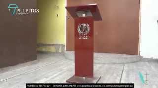 púlpito moderno de acero y madera unicef