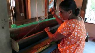 How cloth is made in Sri Lanka - weaving loom!