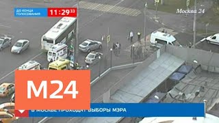 На юге Москвы автомобиль въехал в группу пешеходов - Москва 24