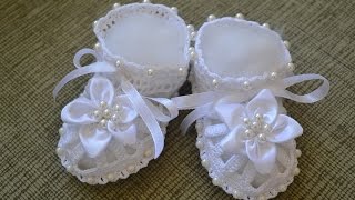 Пинетки с бусинками и цветочком (Booties with beads and flowers)