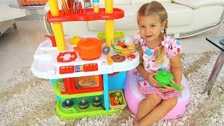 Diana and Roma Pretend play with Kitchen toys