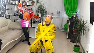 3 Серия Лена ПРИМОТАЛА СКОТЧЕМ Толика к СТУЛУ. Crazy Life.