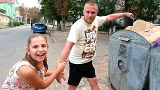 Tata a ARUNCAT TELEFONUL LA GUNOI al lui Irochka Video pentru COPII