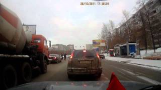 пьяная скотина на дороге