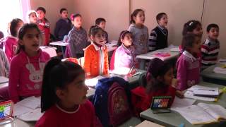 AZERBAYCAN OKULU LÜTFEN 2 DAKİKANIZI AYIRIP BU VİDEOYU İZLEYİN  İZLERKEN DUYGULANMAMAK ELDE DEĞİL