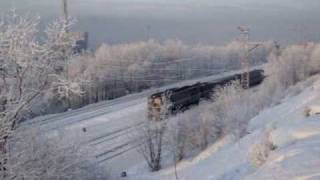 M62-1672 с поездом Мурманск-Никель
