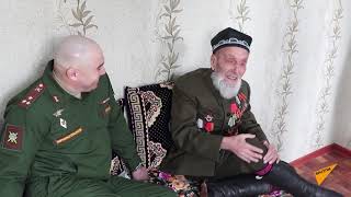 Командир 201-й РВБ поздравил 109-летнего ветерана-участника Сталинградской битвы