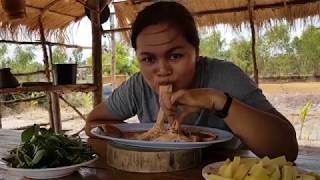 ขนมจีนน้ำยาป่ากินกลางทุ่งแซ่บมากๆจ้า