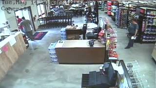 Raw Video:Knife Thieves at Johnny's True Value in Edinburg