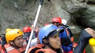 Seruu, Arung jeram di sungai Manna bikin ketagihan