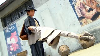 日本武士埋伏偷襲小哥，殊不知小哥會中國功夫，當場卷起木棍反擊！