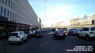 Мотоцикл и такси на Фонтанке