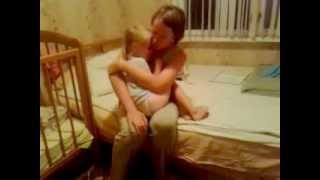 Жалко динозавров девочка плачет