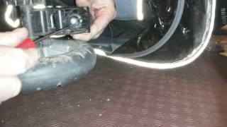Maclaren Techno XT - remove front wheel unit