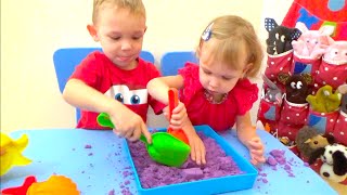 Кинетический песок лепим замок из песка формочками Kinetic sand sculpt sand castle molds  Фиолетовы