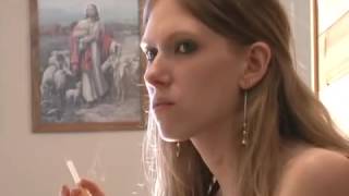 Best Smoking Girls Babes !