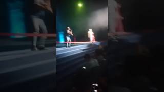 Ummon konsertida 2017 Zohidni qizla o'pmoqda