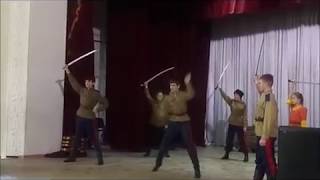 Танец участников клуба "Казачья слава" под песню "Русь молодая"