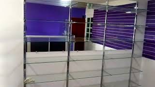 Estantería y vitrinas en vidrio de lujo Angel Herrera 3138538300/WhatsApp