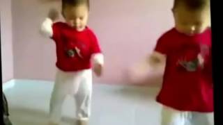 Маленькие Дети поют и танцуют Gangnam Style Невероятно