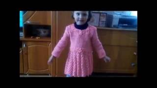 Отделка детского платья фриволите