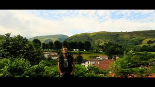 20.- Rebel folk kaleetan: Etxe goxoan (Itsasu, Lapurdi)
