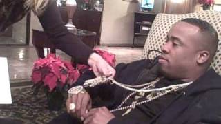 YO GOTTI, JASON, & CREW IN HOTEL LOBBY IN DAYTON WITH A CRAZY FAN