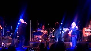 Googoosh & Ebi duet ... Che Eshtebahi Kardam