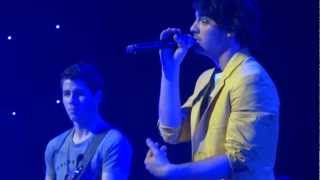 Jonas Brothers "Thinking About You" cover at Jingle Ball