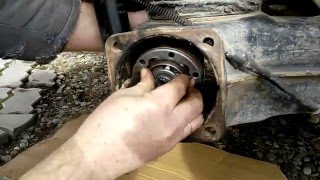 Volkswagen Transporter T3. Рассыпался подшипник задней ступицы.