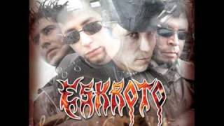 ESKROTO, DE RODILLAS