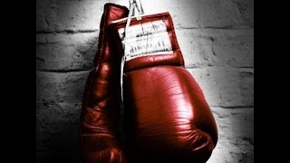 Боксер наказал гопника, за то что он обидел его подругу.