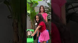 MIS HERMANITAS ADIVINAN EL CANTANTE O PASTELAZO EN LA CARA !!