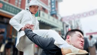 特務騷擾小伙，怎料他是功夫大師，直接一腳將他們踢翻在地！