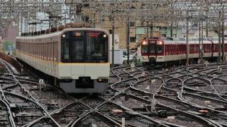 近鉄電車大和西大寺駅　Rain Train @ Kintetsu Yamato Saidaiji St.