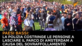 Paesi Bassi: polizia costringe le persone a lasciare il parco a causa del sovraffollamento