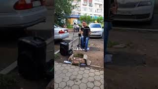 Красиво поёт уличный певец г.Кокшетау