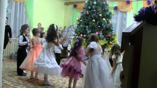 игра ЁЛОЧКИ   ПЕНЁЧКИ