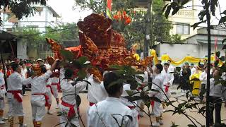 Rùng mình xem cảnh Kiệu thiêng quay