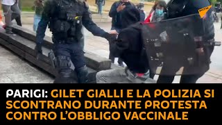 Parigi: gilet gialli e la polizia si scontrano durante protesta contro l’obbligo vaccinale
