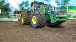 TRACTOR ACTION - John Deere tractor at field work