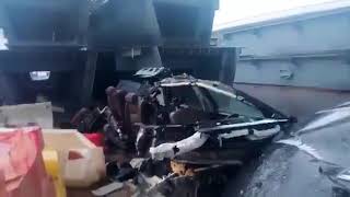 Проехал сквозь пролет моста и остался живой
