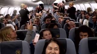 voXXclub Flashmob an Bord von Condor