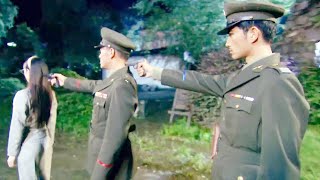 國軍指揮官抓住暗中潛入的共軍女特工，自以為勝券在握，不料被人拿槍抵住腦後！ ️ 抗日