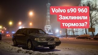 VOLVO S90 (Volvo 960) 98 года. Как поменять  тормозные диски, колодки  и воздушный фильтр двигателя