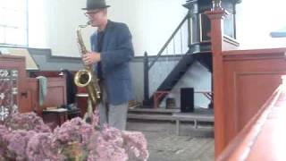 Ab Baars in de kerk van Feerwerd