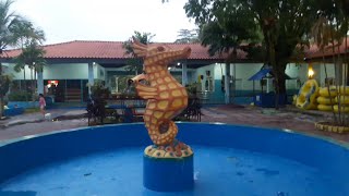 晚上的不叻士热水湖水上乐园 (Wet World Resort Hot Water Pedas)